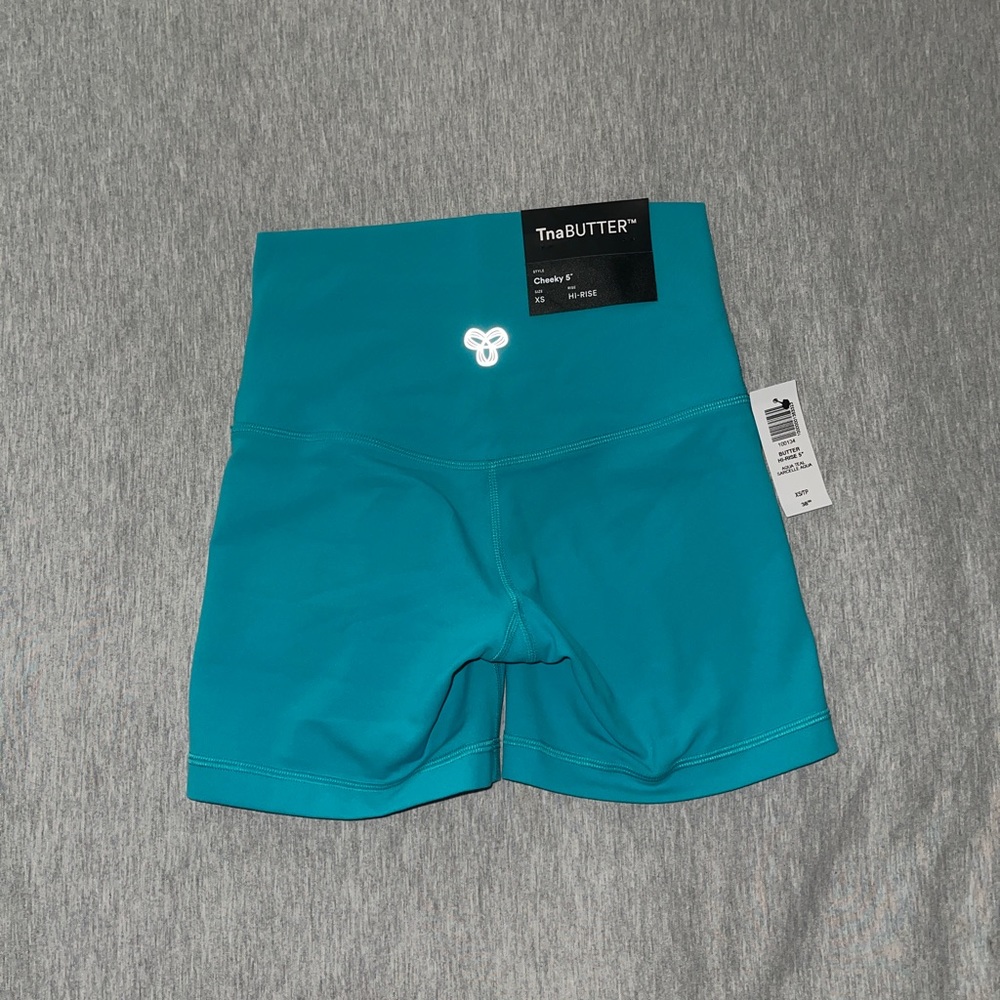 Aritzia Tna Butter Cheeky High-rise 5 inch short - Picture 2 of 6